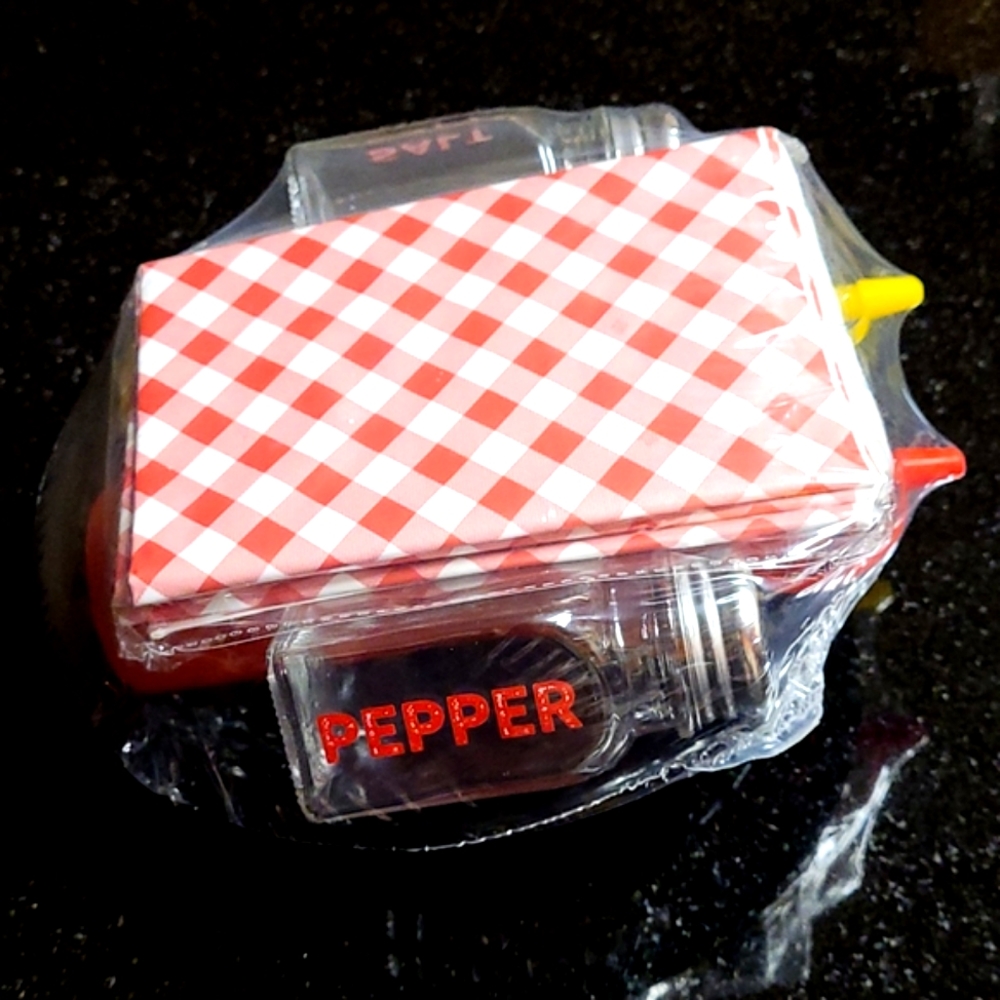 Fry Basket w/Condiment Containers - Picture 2 of 7